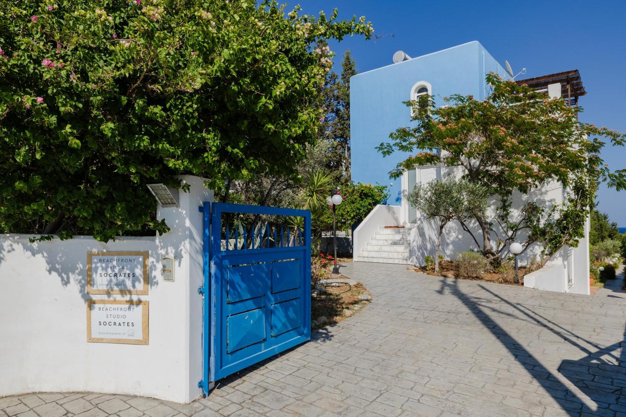 Beachfront Socrates * Gennadi
